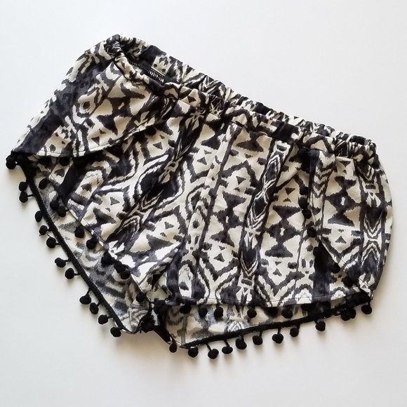 Billabong Pom Pom Aztec Boho Shorts - Picture 1 of 6